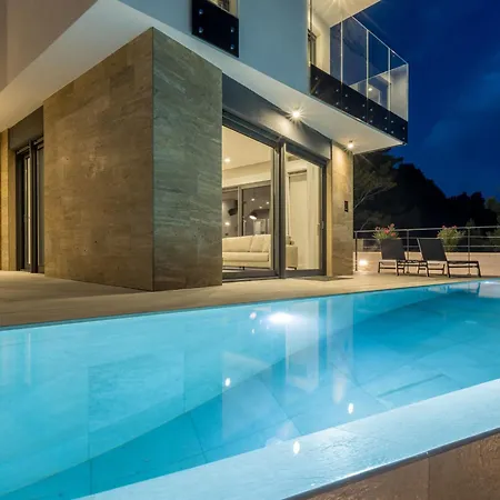 Villa Luxury Villa Luce By Interhome فيلة Pijavicino