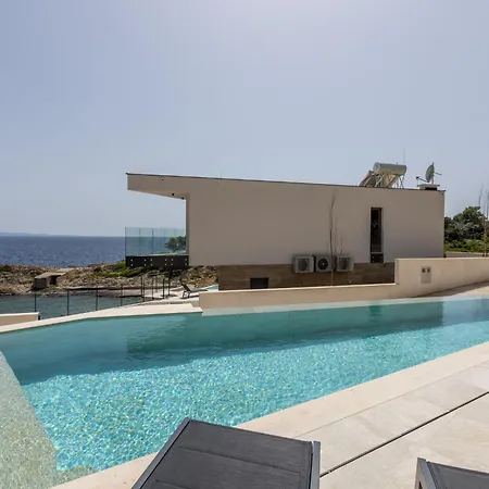 Villa Luxury Villa Luce By Interhome فيلة Pijavicino